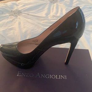 Black patent leather women's high heels. 91/2.